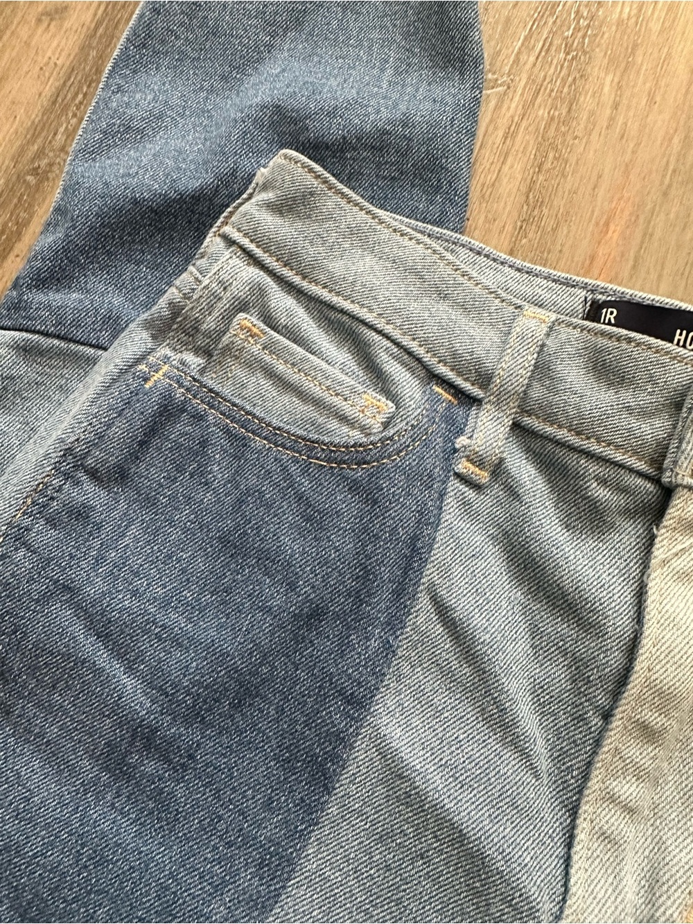 Hollister Women’s Patchwork Two-Tone High Rise Mom Jeans - Picture 4 of 9